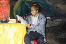 男子高考落榜，不堪忍受超负荷工作上山当道士，已在山顶隐居8年图片