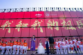 北京欢乐谷街头艺术节燃情启幕 国庆首日迎来五万人游园图片