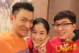 刘亮酗酒赌博还家暴？白鸽带女儿演小品，意有所指图片
