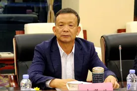 曹德旺迎来新的对手，他凭借汽车玻璃赚680亿，累计捐出10个亿图片