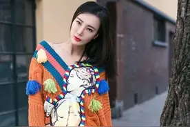 她是《一路向西》中的“性感女神”，年过30依旧魅力十足图片