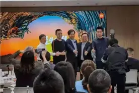 All in 造车，拉“华夏同学会”助阵，雷军抱团取暖胜算几何？图片