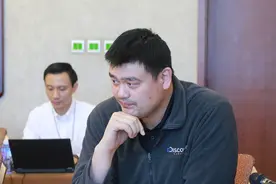 18岁的姚明是什么样？走上大街鲜有人认出 自信未来能打NBA图片