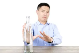 医生提醒：这4种酒已被拉入“黑名单”，为了肝脏健康，尽量少碰图片