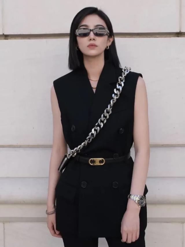 女明星秋季撞衫的第一件单品,我再也不说它鸡肋了