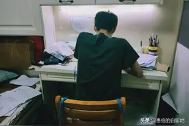 那晚，老表流泪满面向我借钱，说如果不帮忙，他就走绝路了图片