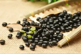 买黑豆，挑“黄心”还是“绿心”？营养差别大，别瞎买了图片