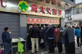 探店武汉袁大头包子：均价3元一直在排队，有人一次买三五十个图片