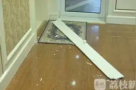 句容：“精装房”石膏板大量脱落，开发商却拒绝维修图片