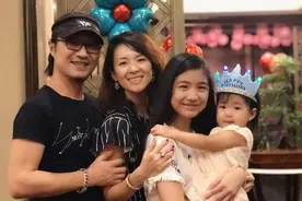 赵薇继子与小四月同框，同父异母感情深，星二代里这种亲情太常见图片