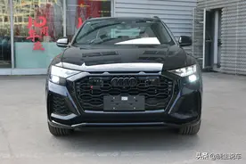 灵活的“胖子” 全新奥迪RS Q8抢先实拍图片