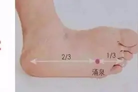 拍打一个地方，能拍掉100多种疾病，睡前做一次，好得不得了图片