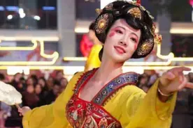 不倒翁小姐姐大婚！头戴凤冠价值不菲，婆婆是秦腔名角家世显赫图片