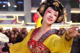 不倒翁小姐姐大婚！头戴凤冠价值不菲，婆婆是秦腔名角家世显赫图片