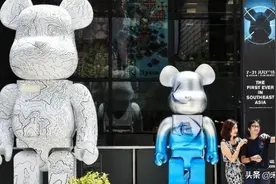 宋清辉：丧炒玩具熊 原价3000元卖到90000元 潮玩爱好者勿天价接盘图片