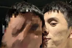 李佳琦疑似喝醉酒，素颜半亲吻紧贴某男士发自拍，后被团队秒删图片