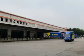 目前日均包裹数上千万！国内快递巨头为啥都把河南分拨中心设在郑州经开区？故事要从8年前说起图片