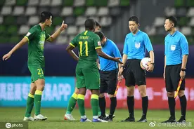 国安上港比赛看到裁判判罚后 前国脚被气哭 京媒猜上港中超夺冠图片