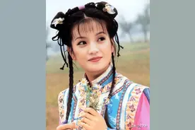 一路跌下神坛的小燕子——赵薇图片
