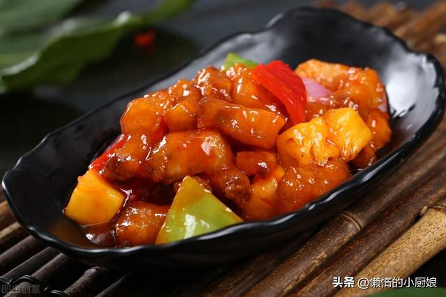 糖醋肉段的家常做法（教你在家花10块钱做糖醋肉段）