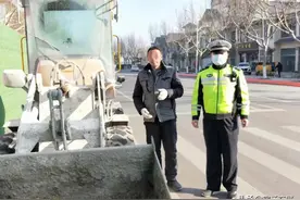 宿迁交警严查市区无牌无证工程车违法上路图片