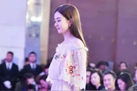 明星也有“缺陷”：赵丽颖的脚，刘亦菲的牙，而她没有子宫图片