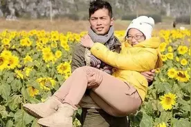 两只狗，一辆三轮，他载着绝症的她游遍全国，这对惹哭全国人民的情侣，现在还好吗？图片