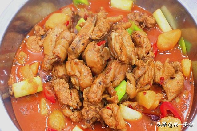 新疆大盘鸡的制作方法（大厨教你新疆大盘鸡正宗做法）