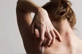 日本变态沐浴刷！突破传统搓澡巾的缺点，洗澡搓背更简单更干净了图片