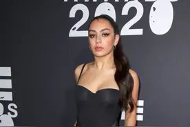英国歌手 Charlie XCX 气质优雅，时尚扎眼 了图片