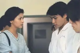 还记得《永不瞑目》的苏瑾吗？47岁的她与儿子相依为命图片