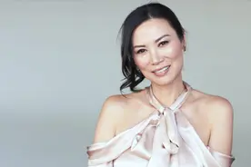 出身贫寒到身价400亿，邓文迪就这样改写了她的命运图片
