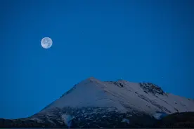 李白《月下独酌》：高级的人生要学会与世界和解图片