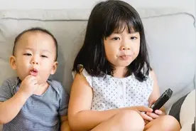 不要禁止孩子看电视，心理学家研究：看电视不仅是记忆效果更好图片