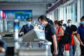 7月1日起暑运开启 西安北站和火车站将动态增开人工售票窗口和实名制验证通道图片