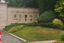 4000万元买豪宅，男子却出不了门：门扇重达740斤图片