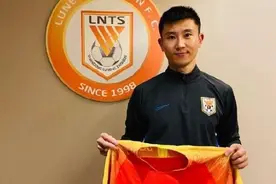 他是山东鲁能的传奇，退役后依旧为国出力，伴侣是一位企业高管图片