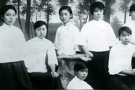 民国时期女学生风采图集，似乎和电视剧里的也不太一样图片