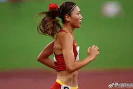 “我想证明中国中长跑是可以的”，她是今晚赛道上唯一黄种人图片
