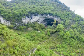 贵州大山有一个2万多平方米的山洞，住着18户人家70多个人图片