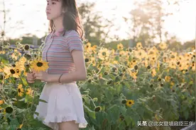 女人的这些小动作，表明已经对你动情了图片