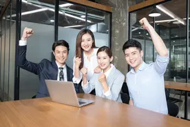 我，42岁，终于把事少、钱多与离家近三者兼具工作从理想过成现实图片