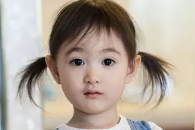 明星纷纷化身“女儿奴”，不爱儿子反爱女儿，网友：看不懂图片