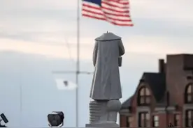 哥伦布被“斩首”，法国国王“断臂”，美国黑人疯了图片