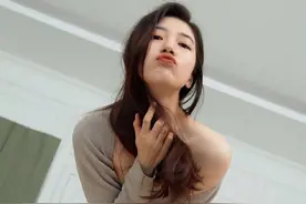 韩星秀智新照露香肩超性感，25岁独占亿万房产，还是男神收割机图片
