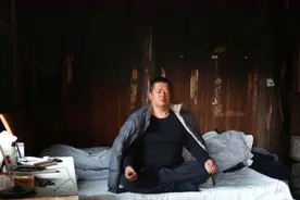 1988年文科状元,抛名利弃妻女隐居山林,72岁老母亲无奈把家搬上山图片