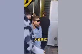 49岁韩红暴瘦30斤后露面，头扎小辫状态好，此前被曝病重住院图片