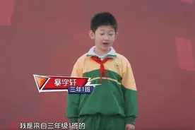 儿子控诉父母偏心妹妹，看到妹妹照片网友态度反转：想不偏心都难图片