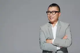 当年因为两只蝴蝶红遍大江南北的庞龙，为什么突然被歌坛封杀？视频封面