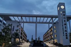 深圳实验学校光明高中部介绍图片